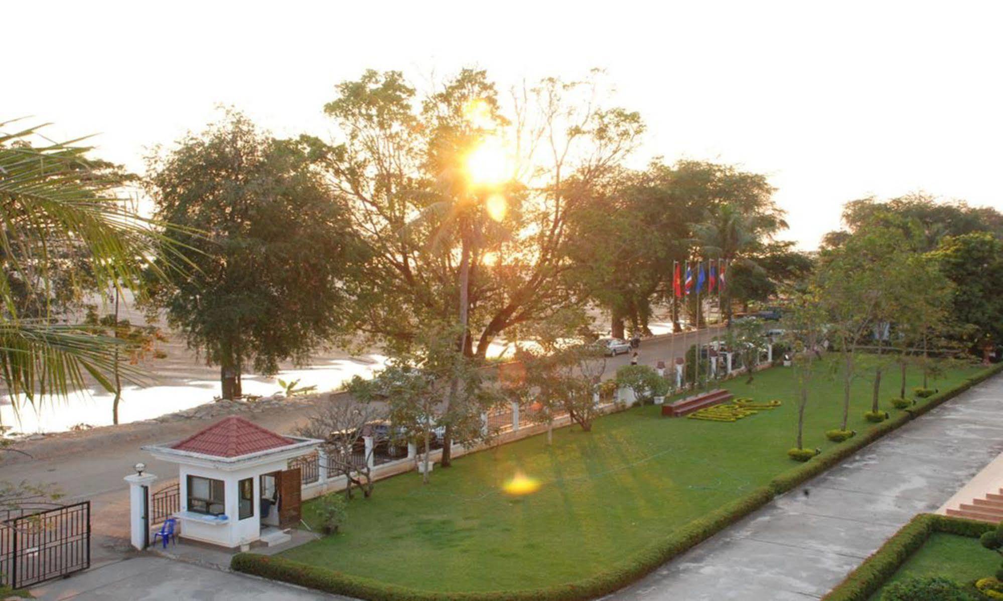 ויינטיאן Mekong Sunshine Hotel מראה חיצוני תמונה